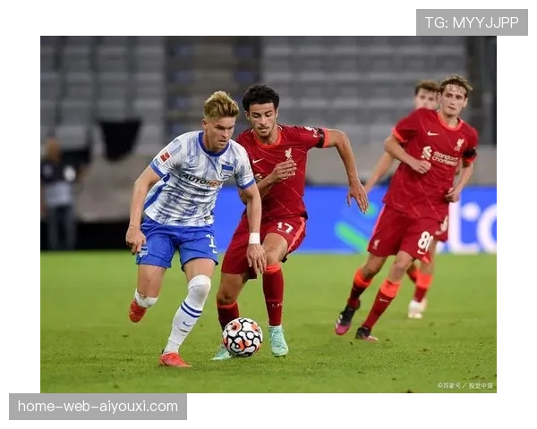 柏林赫塔与对手激战成和 比赛过程充满身体对抗